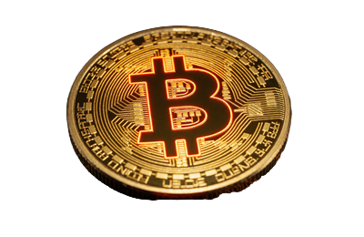 Goldene Bitcoin BTC M&uuml;nze mit neon-orangem Gl&uuml;hen auf dunklem Karbonfaser-Untergrund bei Roby Casino Krypto-Zahlung